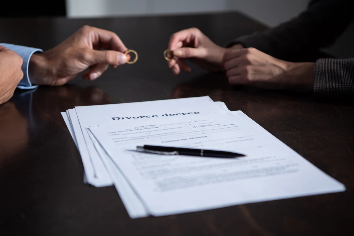 Divorce et répartition des biens communs : Guide complet pour une séparation équitable